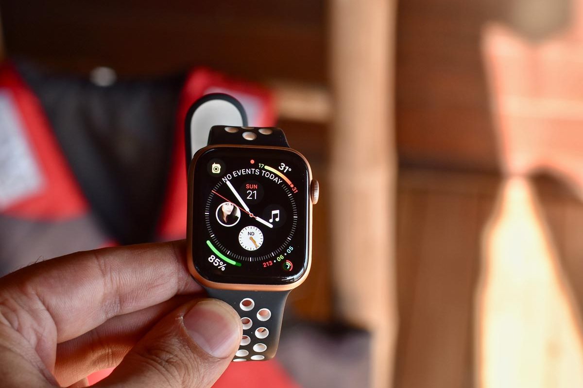 Rajkotupdates.news:apple-watch-8-series-saved-a-mans-life-in-the-us-after-a-car-accident
